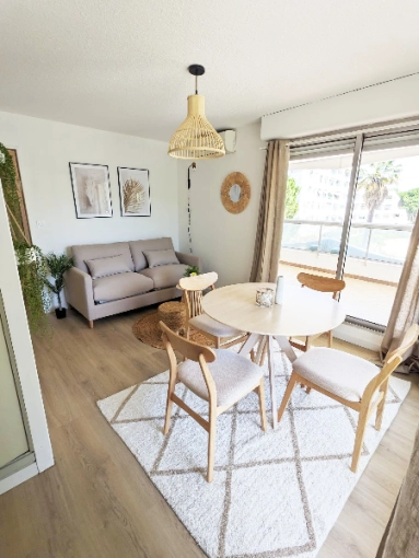 Scandinavian, Flats / Apartments