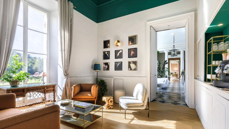 Hotel, Buildings Open to the Public, Restaurant, Chic