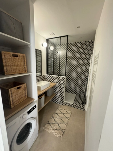 Industrial, Flats / Apartments, Bathroom