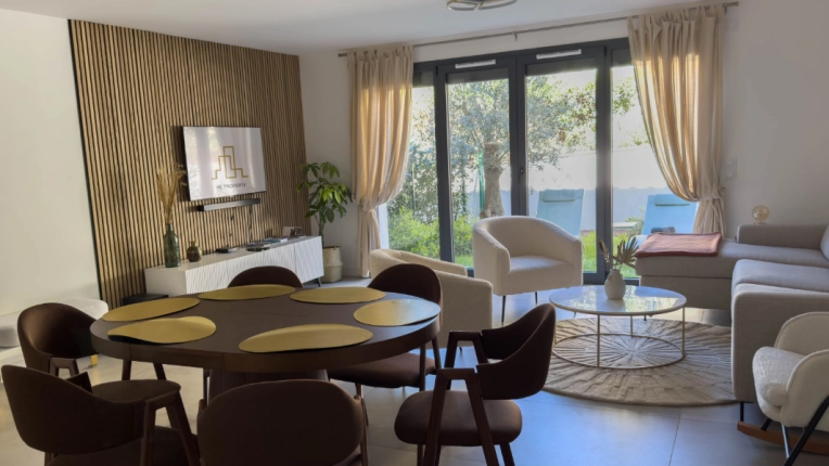 Bohemian, Minimalist, Contemporary, Flats / Apartments, Outdoor/Garden, Kitchen, Chic, Living room