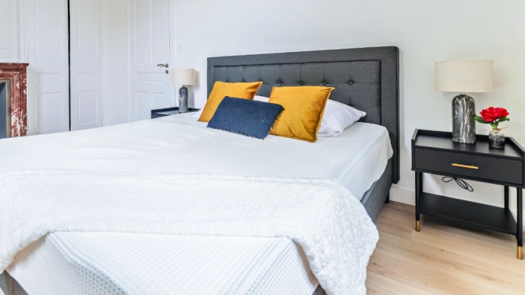 Minimalist, Contemporary, Flats / Apartments, Room, Chic