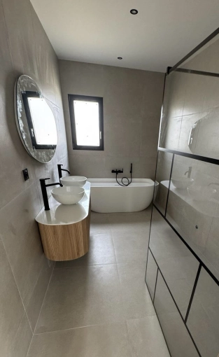 Minimalist, Bathroom