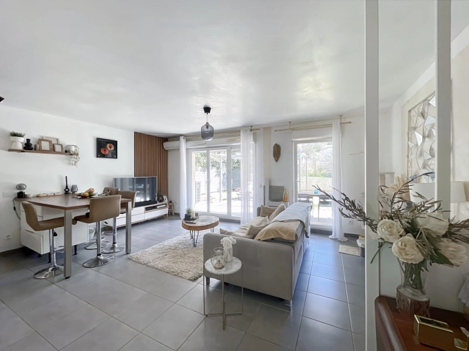 Contemporary, Flats / Apartments