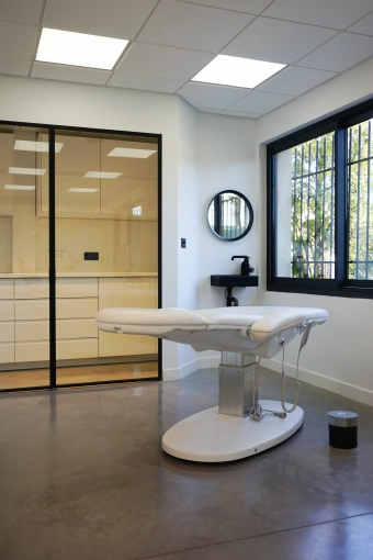 Minimalist, Contemporary, Buildings Open to the Public, Chic, Full Project