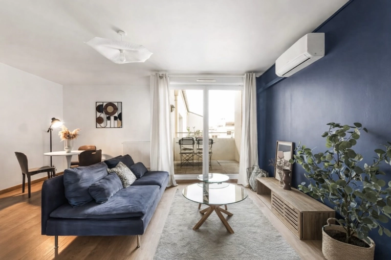 Contemporary, Flats / Apartments