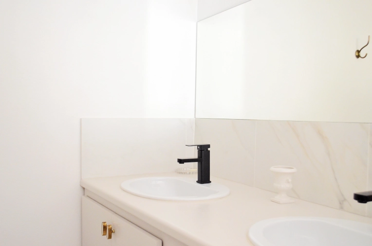 Minimalist, Contemporary, Bathroom, Chic, Consultation Visit, Full Project, Coach shopping, Shopping list