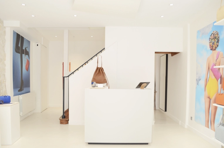 Minimalist, Contemporary, Retail / store, Chic, Consultation Visit, Full Project, Coach shopping, Shopping list