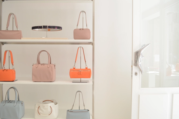 Minimalist, Contemporary, Retail / store, Chic, Consultation Visit, Full Project, Coach shopping, Shopping list