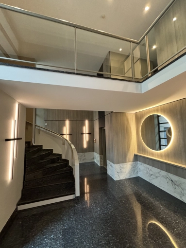 Minimalist, Buildings Open to the Public