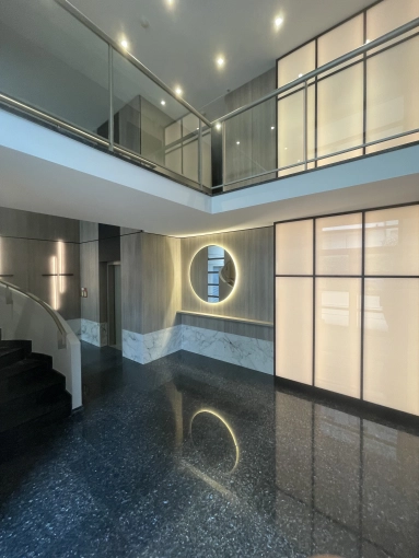 Minimalist, Buildings Open to the Public